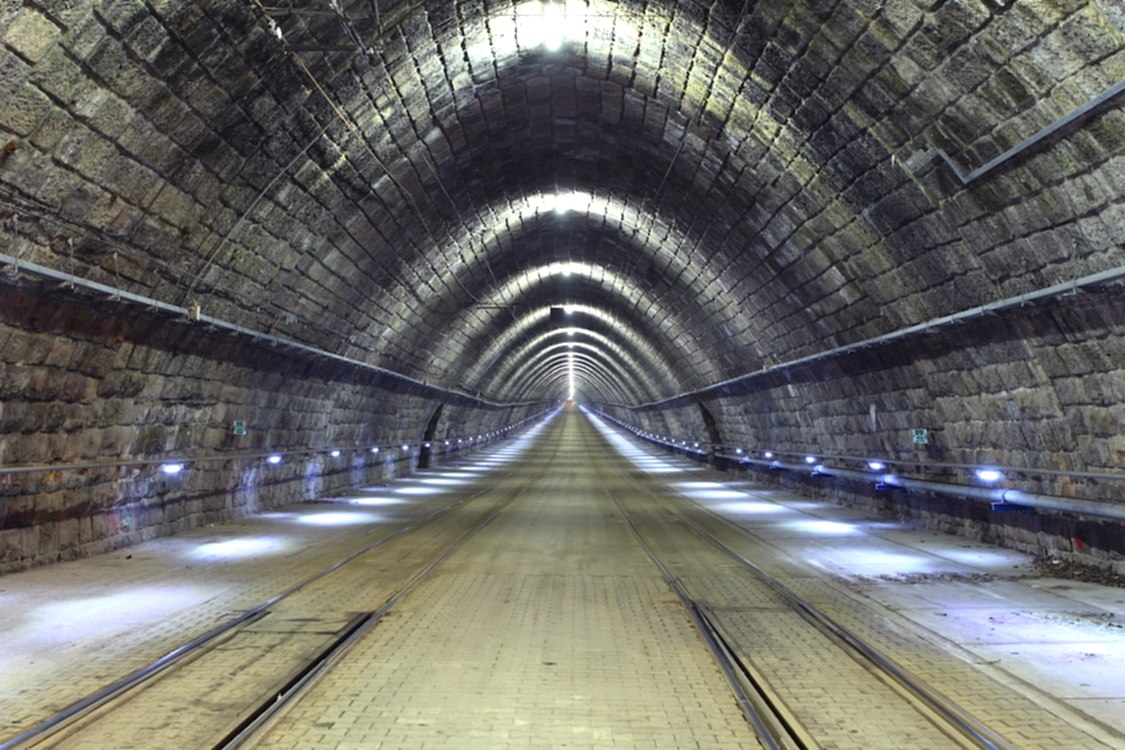 Tren Tüneli - Derinlik Katan 3D Duvar Kağıdı